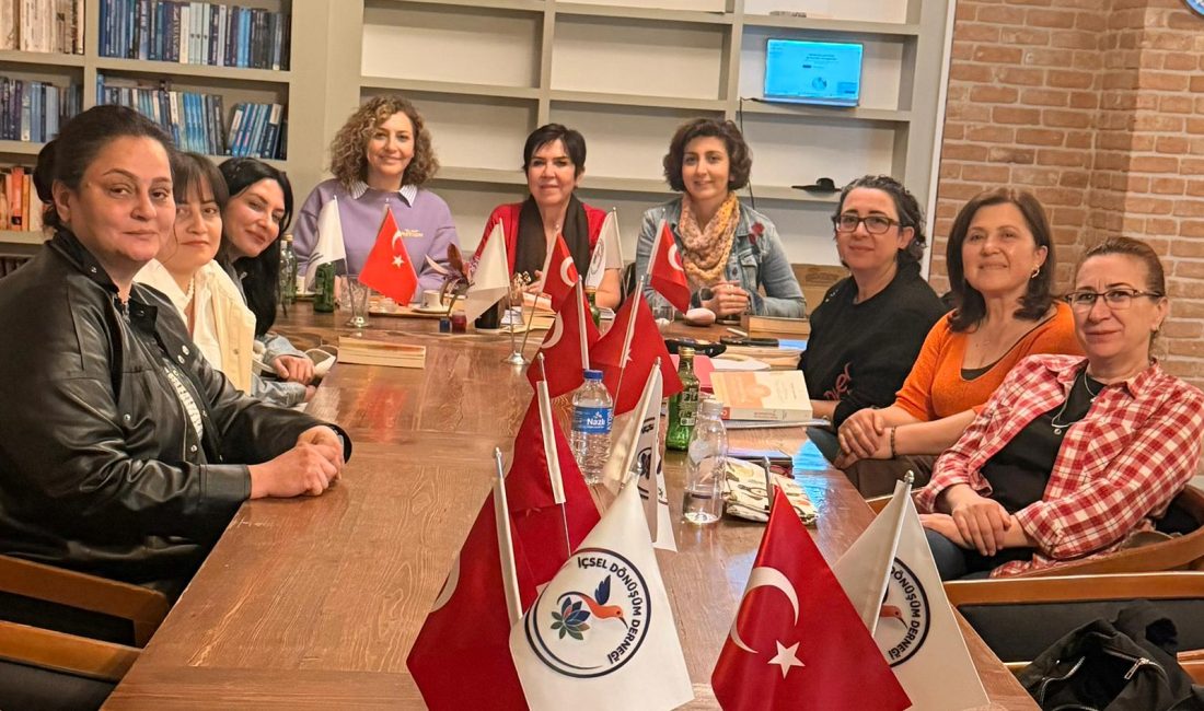 Efeler’de kitap ve farkındalık buluşması… İçsel Dönüşüm Derneği tarafından düzenlenen kitap analiz etkinliği, Books IN