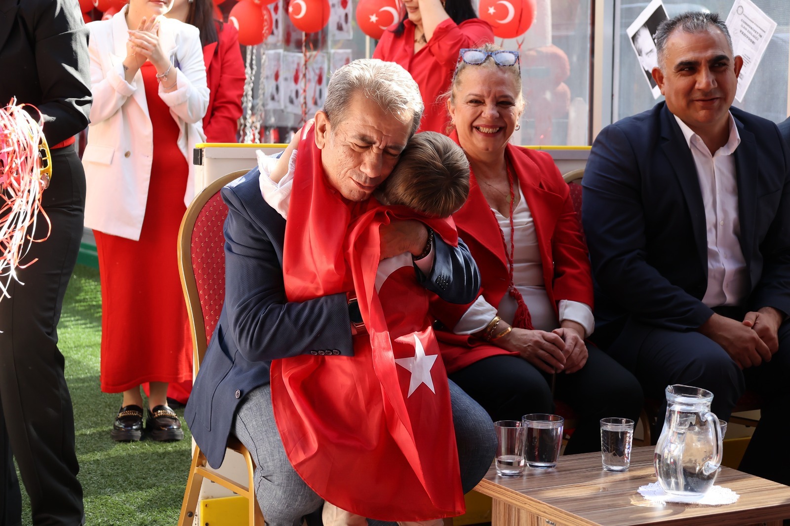 Efeler Belediye Başkanı Anıl Yetişkin, 23 Nisan mesajında çocukların güvenliği ve ulusal egemenlik vurgusu yaptı. Açıklamada Kahramanmaraş ve Şanlıurfa’daki olaylara da değinildi.