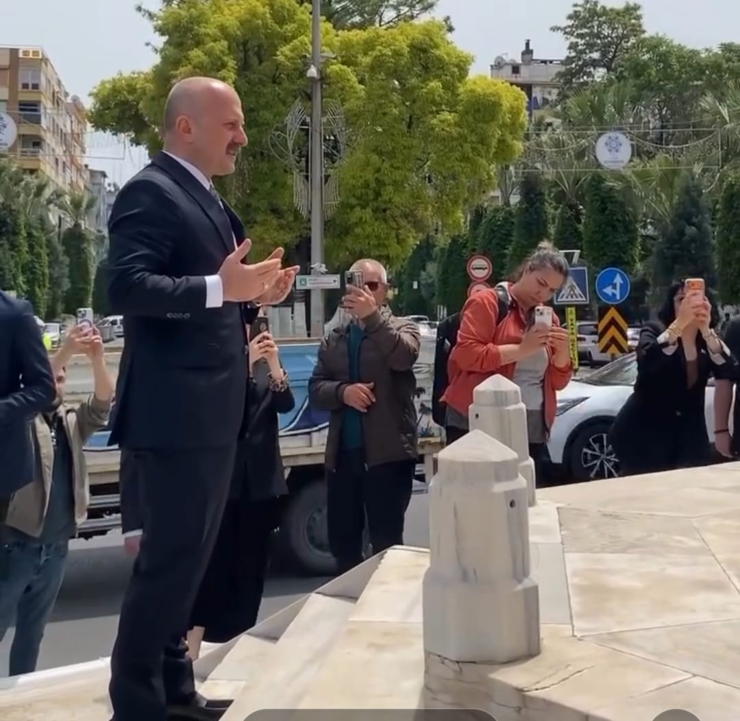 Aydın Valisi Osman Varol, göreve başladığı ilk gün Kent Meydanı’ndaki