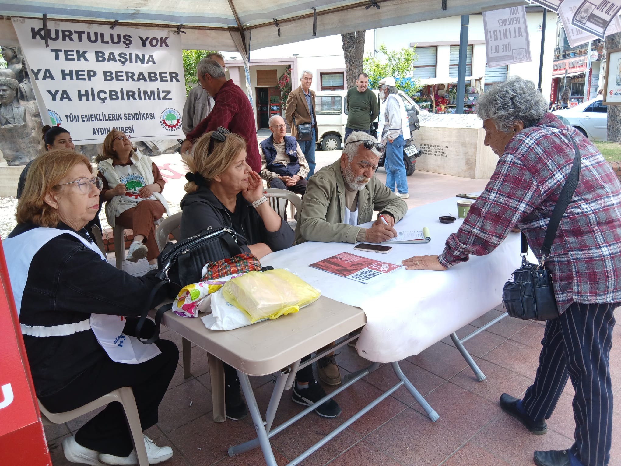 Tüm Emeklilerin Sendikası Aydın Şube Başkanı Ufuk Kartal, Nisan ayı