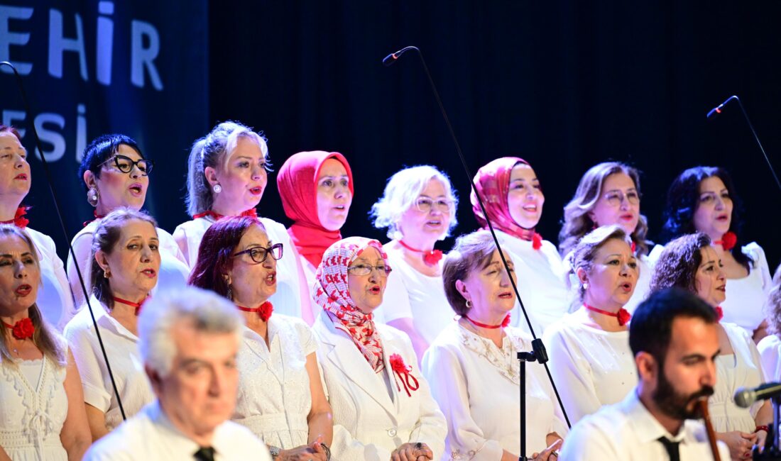 Didim’de “Yaza Merhaba Konseri”ne Yoğun İlgi Aydın Büyükşehir Belediyesi’nin Didim’de düzenlediği “Yaza Merhaba Konseri” yoğun katılımla