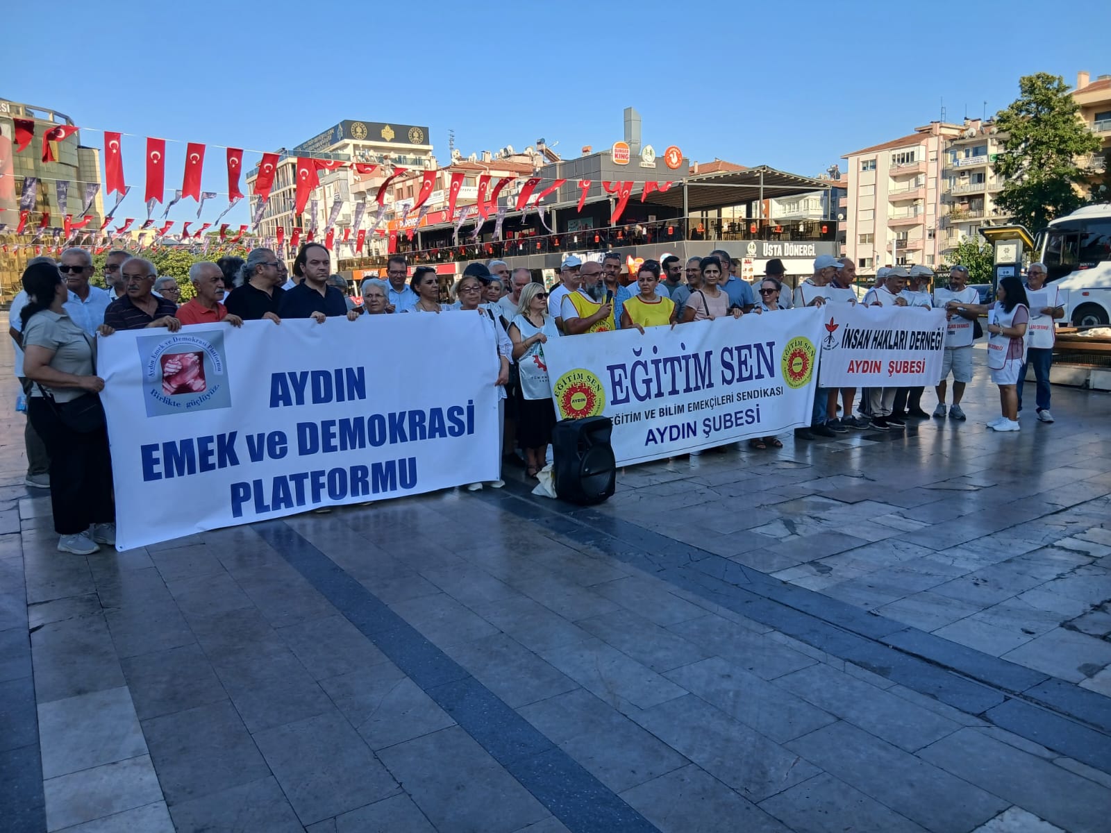 Ankara'da 14 Haziran'dan bu yana eylemlerini sürdüren öğretmenlere destek amacıyla