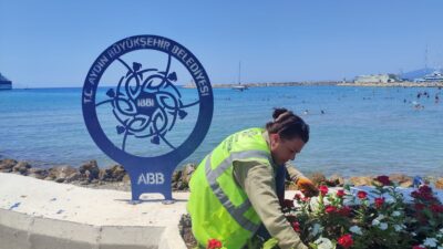 Aydın Büyükşehir Belediyesi’nden Kuşadası’nda yeşil alanlara kapsamlı bakım Aydın Büyükşehir Belediyesi ekipleri, Kuşadası genelinde parklar, refüjler, ana arterler