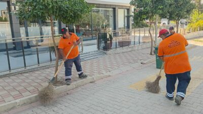 Efeler Belediyesi Temizlik İşleri Müdürlüğü ekipleri, ilçe genelinde yürüttüğü çalışmalar
