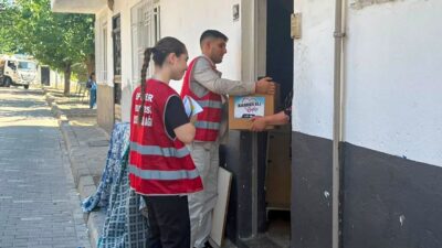 Efeler Belediyesi'nin Kardeş Eli Projesi kapsamında, ihtiyaç sahibi ailelere gıda