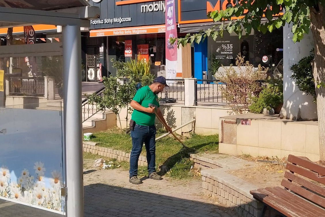 Efeler Belediyesi, 7 Eylül Mahallesi Muğla Karayolu güzergâhında ot biçme,