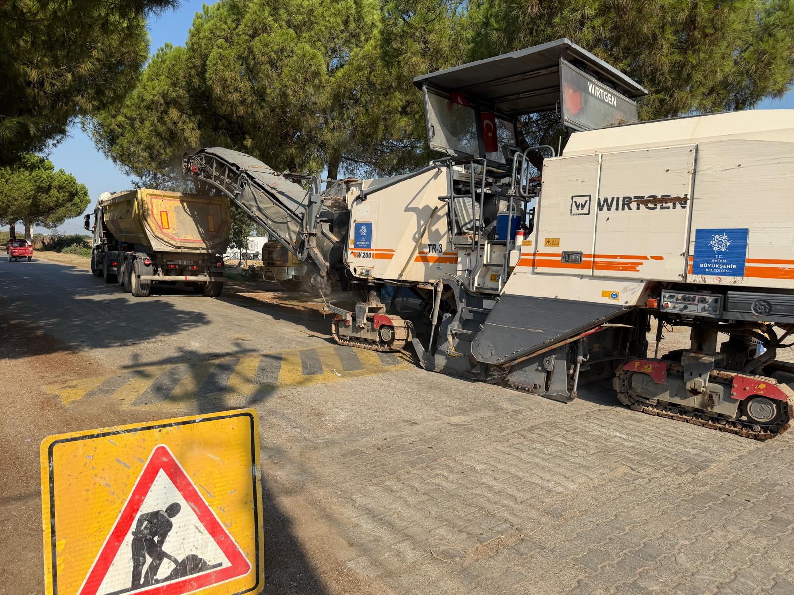 Aydın Büyükşehir Belediyesi, 17 ilçenin tamamında yol yapım, bakım, onarım