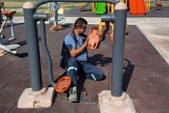 Didim Belediyesi, kent genelindeki parklarda çocuk oyun grupları, spor aletleri,