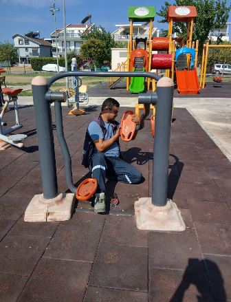 Didim Belediyesi, kent genelindeki parklarda çocuk oyun grupları, spor aletleri,