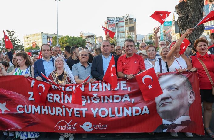 Efeler’de 30 Ağustos Zafer Bayramı coşkusu Zafer Turu ve Zafer