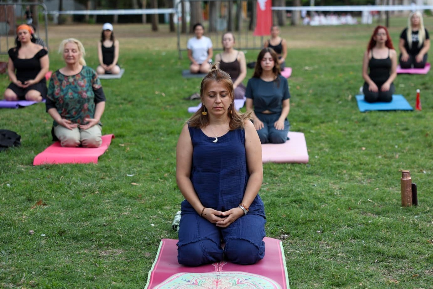 Efeler Belediyesi, ağustos ayında Pınarbaşı Mesire Alanı'nda ücretsiz yoga ve