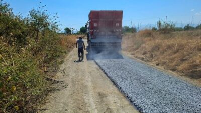 Efeler Belediyesi’nden Üreticilere Yol Desteği: Kuyucular’da Yol Asfaltlandı Efeler Belediyesi, Kuyucular Mahallesi’nde vatandaşların ve üreticilerin yoğun olarak kullandığı