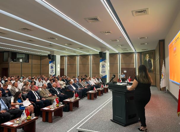 Aydın Ticaret Borsası ev sahipliğinde düzenlenen kuru incir sektörü toplantısında yeni sezon hazırlıkları değerlendirildi.