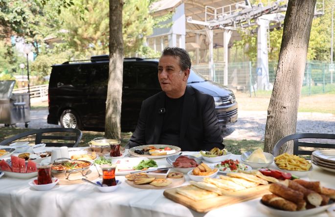 Pınarbaşı Kahvaltı Evi Kapılarını Açtı: Kahvaltı Servisi Gün Boyu Sürecek Efeler Belediye Başkanı Anıl Yetişkin, Pınarbaşı Mesire Alanı’nda hizmete giren