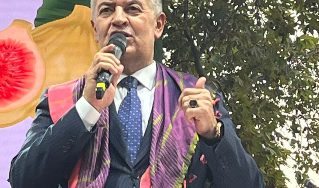 Başkan Erol: “İncir, bizi biz yapan değerlerden biri” Aydın’ın Buharkent ilçesinde 19. Geleneksel Taze İncir Festivali kortej yürüyüşüyle