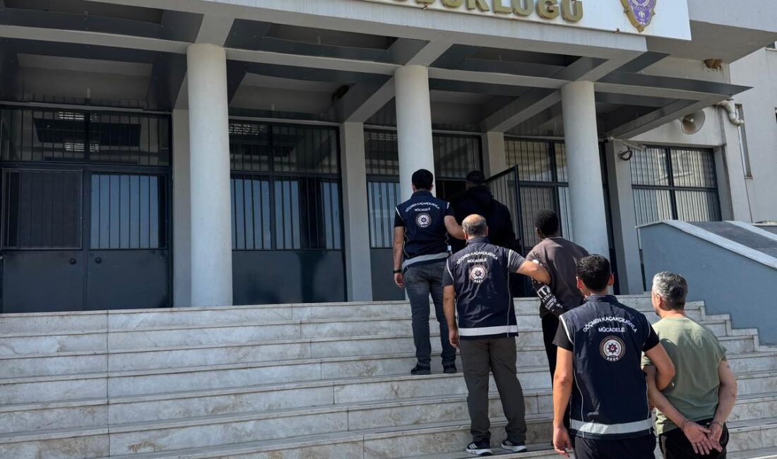 Aydın’ın Efeler ilçesinde göçmen kaçakçılığının önlenmesine yönelik düzenlenen operasyonda 31