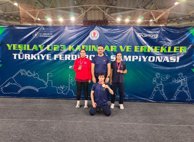 Rize’de Aydın’ın Gururu: Boksta 1 Altın, 2 Bronz Madalya Aydınlı genç boksörler, Rize’de düzenlenen U-23 Türkiye Ferdi Boks Şampiyonası’nda