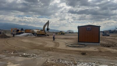 Aydın Büyükşehir Belediyesi tarafından Nazilli-Bozdoğan yolu üzerinde tır ve kamyon