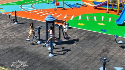 Aydın Büyükşehir Belediyesi, Kuşadası’nda park ve yeşil alanlardaki yenileme çalışmalarını