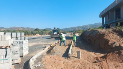 Aydın Büyükşehir Belediyesi, kentin 17 ilçesinde yol yapım, bakım, onarım