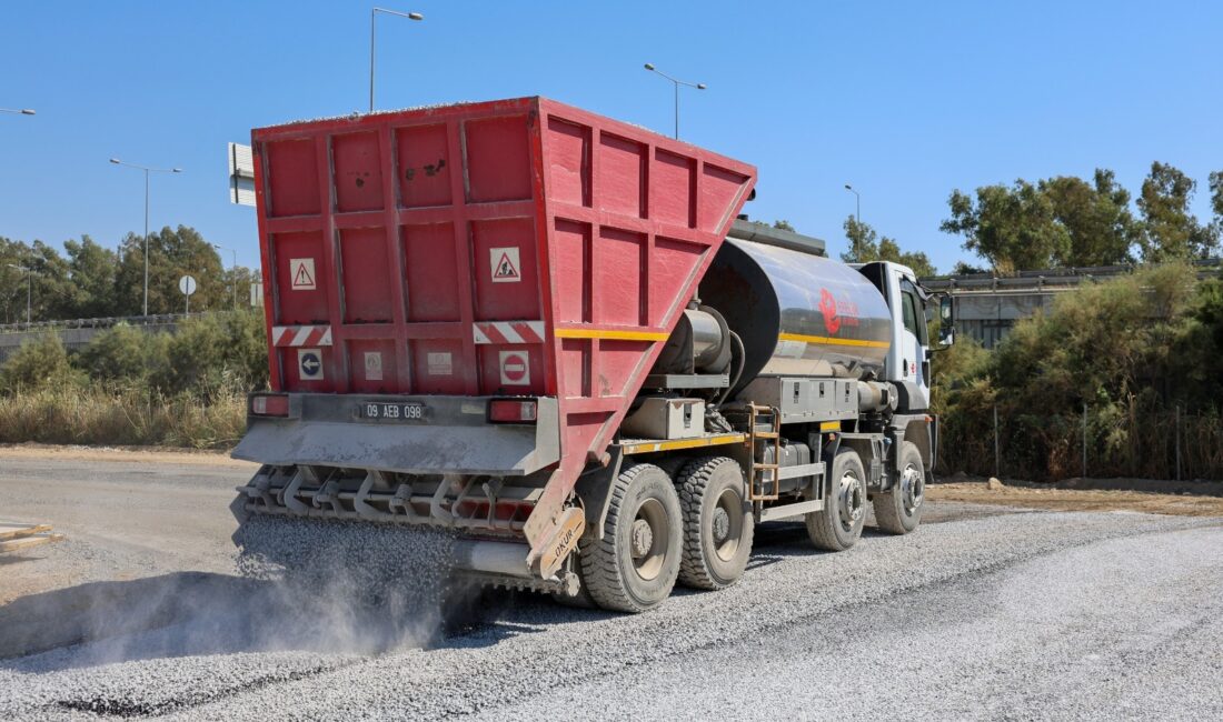 Efeler’de Tepecik’e 15 Bin Metrekare Asfalt Efeler Belediyesi, Tepecik Mahallesi’nde yol yapım ve yenileme çalışması başlattı.