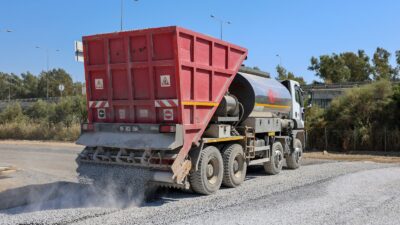 Efeler Belediyesi, Tepecik Mahallesi’nde yol yapım ve yenileme çalışması başlattı.
