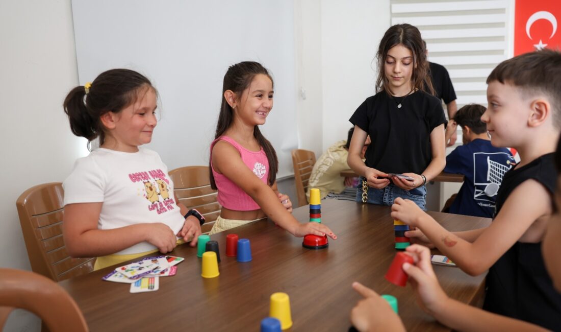 EFELER’DE GENÇLİK ATAĞI: YENİ DÖNEM KURSLARI BAŞLIYOR Efeler Belediyesi Gençlik Merkezi’nde çocuk ve gençlerin kişisel gelişimlerine katkı