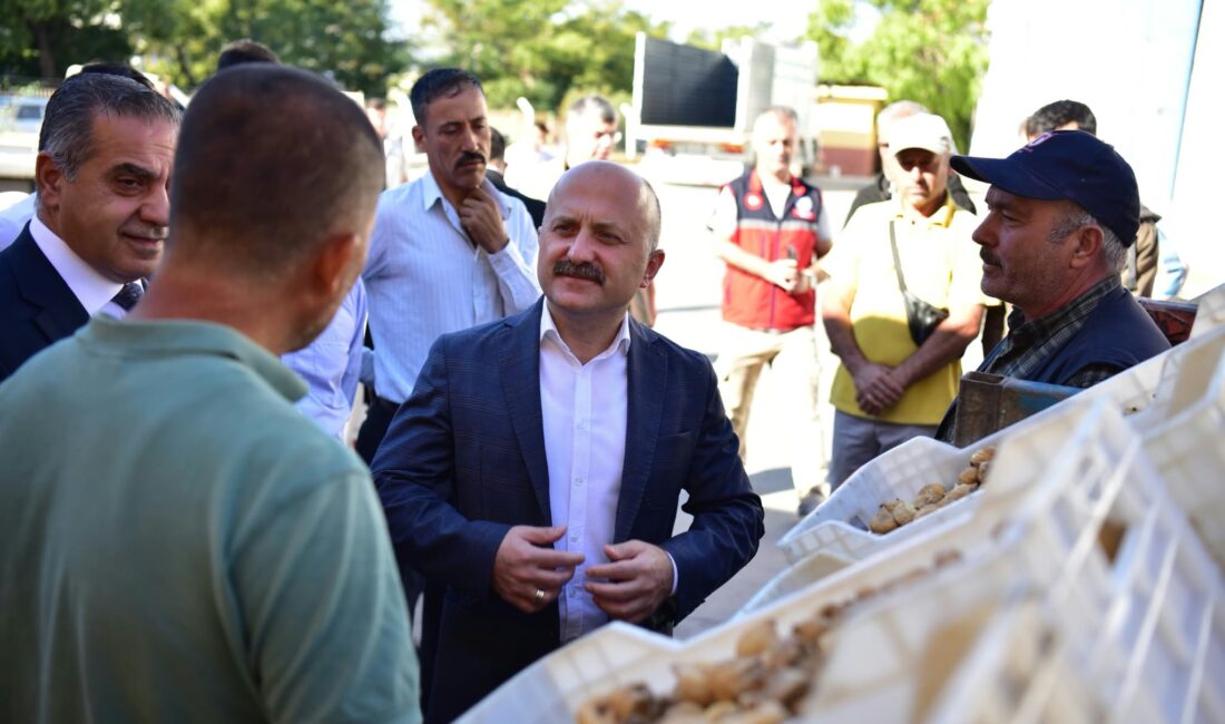 Vali Varol, TARİŞ Kuru İncir Alım Noktası’nda Üreticilerle Bir Araya Geldi Aydın Valisi Dr. Osman Varol, TARİŞ Kuru İncir Alım Noktası’nı