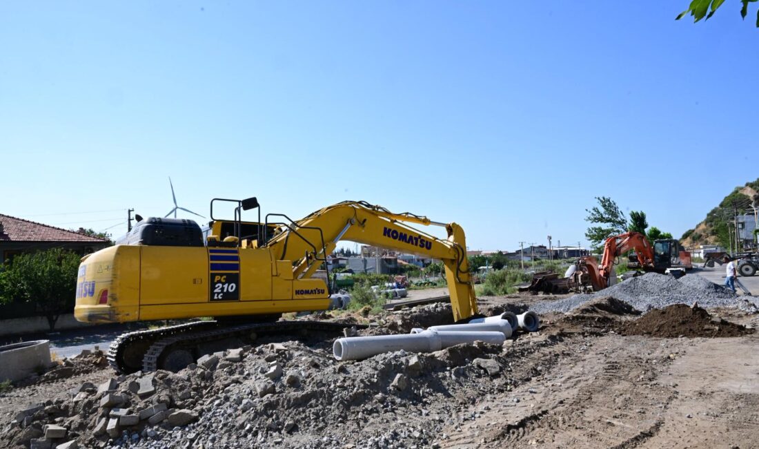 Aydın’ın 17 ilçesinde eş zamanlı yol yenileme çalışması Aydın Büyükşehir Belediyesi ekipleri, kent genelinde onlarca farklı noktada yol