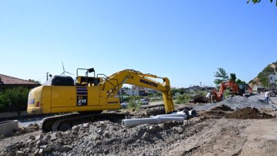 Aydın Büyükşehir Belediyesi ekipleri, kent genelinde onlarca farklı noktada yol