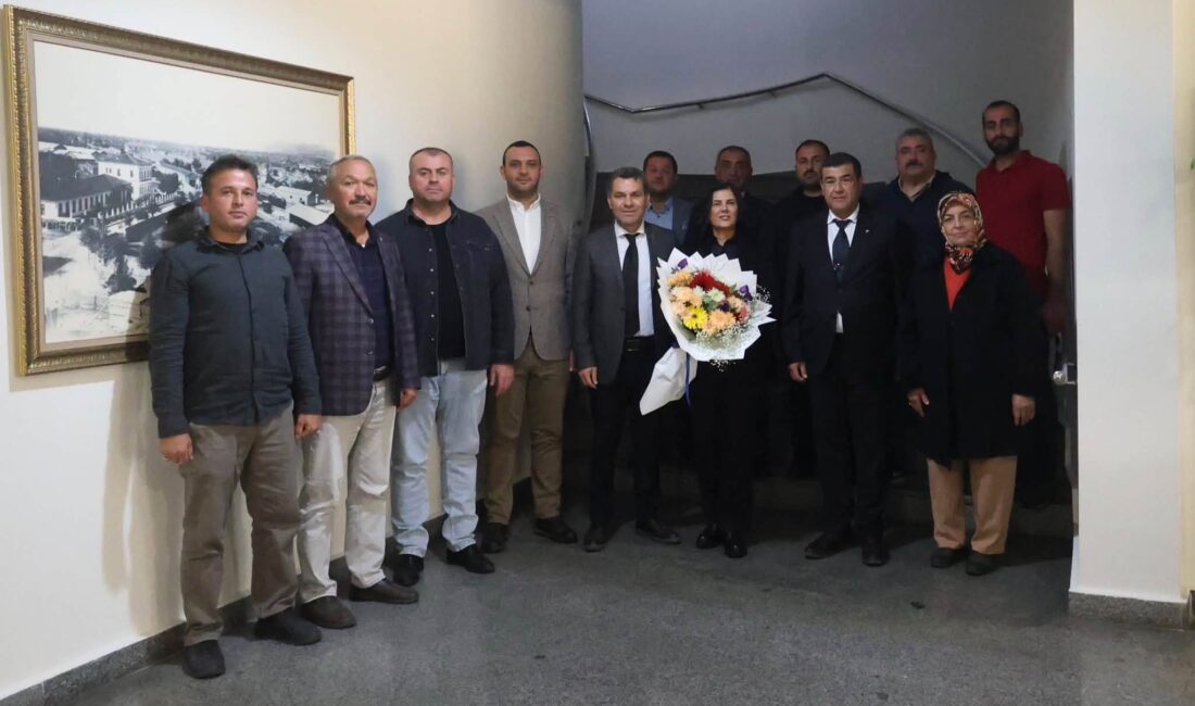 AK Parti Kuyucak İlçe Başkanı Mehmet Emin Sayar, ilçe yönetim