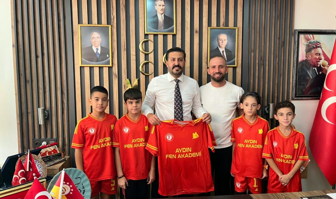 Aydın Genç Efe Spor Kulübü Antrenörü Remzi Çamoğlu, genç sporcular