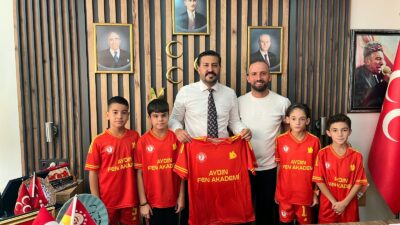 Aydın Genç Efe Spor Kulübü Antrenörü Remzi Çamoğlu, genç sporcular