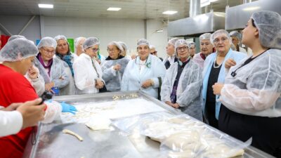 Efeler’de kadın dayanışması, Türk Kadınlar Konseyi Derneği üyelerinin ziyaretiyle öne