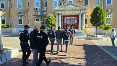Aydın’ın Didim ilçesindeki Sevda Koyu bölgesinde 25 düzensiz göçmen yakalandı.