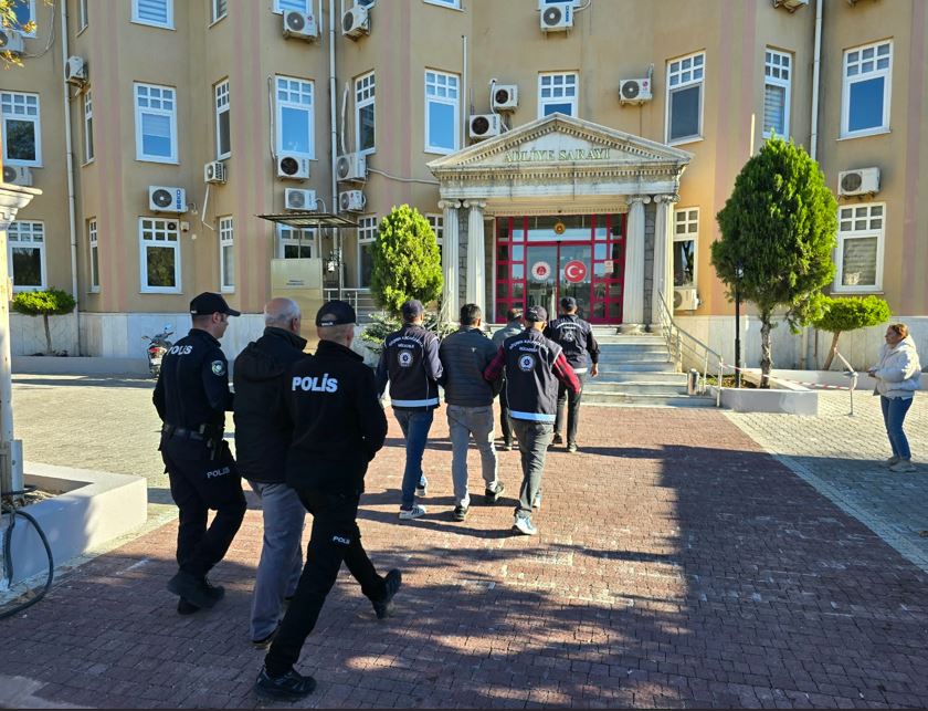 Aydın’ın Didim ilçesindeki Sevda Koyu bölgesinde 25 düzensiz göçmen yakalandı.