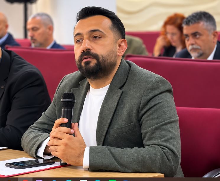 Efeler Belediye Meclisi’nde konuşan Meclis Üyesi İbrahim Bozkurt, Aydın’da üniversite